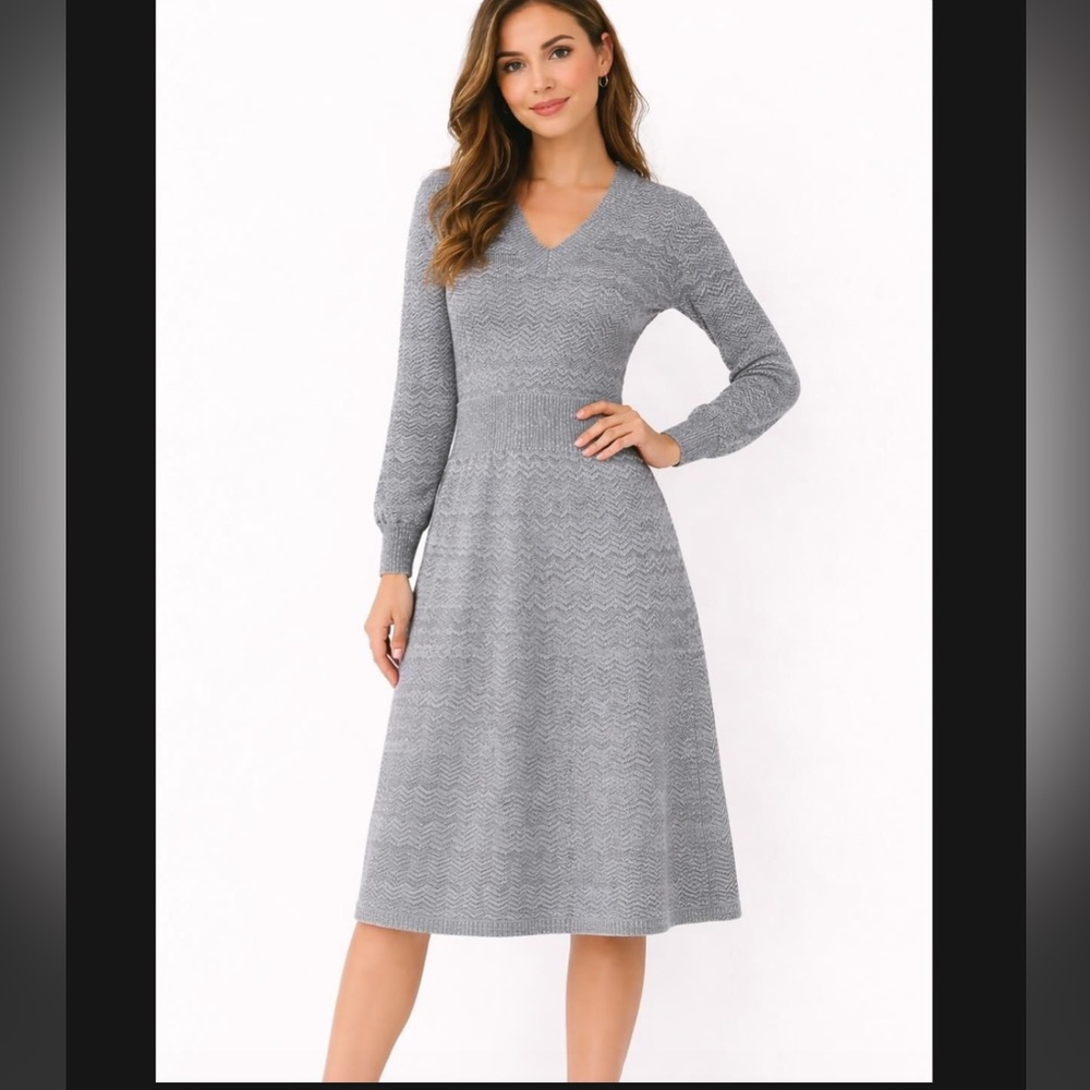 Gray Chevron Knit V-Neck Sweater Dress - Long Sleeve
Size Small